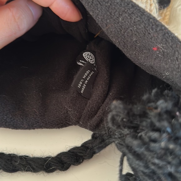 Wool hat - Picture 3 of 3